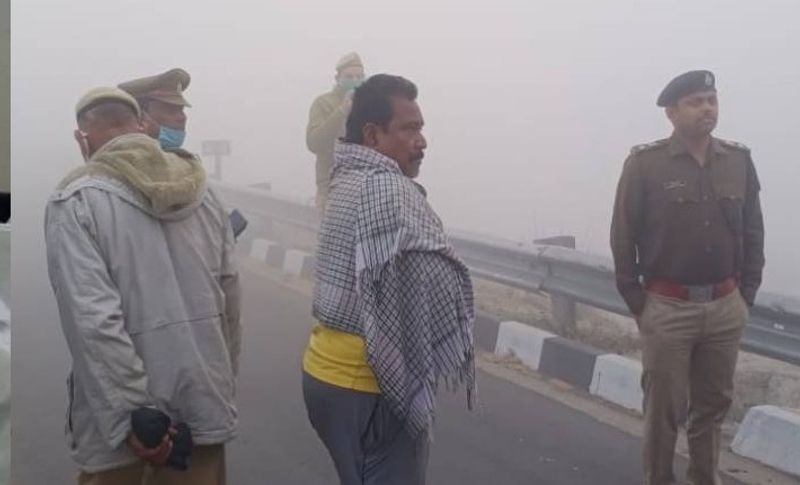 एक्सीडेंट की जानकारी मिलते ही उत्तर प्रदेश के मुख्यमंत्री योगी आदित्यनाथ ने हादसे पर दुख जताया है। उन्होंने अफसरो को पीड़ित परिवार की हर संभव मदद करने का निर्देश दिया है। साथ ही जांच के बाद मुआवजा की घोषणा की जाएगी।