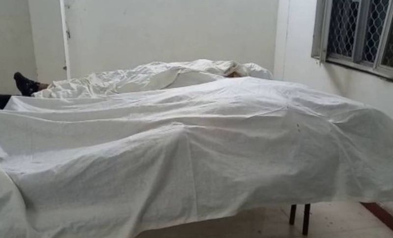 पुलिस के मुताबिक, बताया जा रहा है कि चालक को झपकी आने के चलते घने कोहरे की वजह से सामने खड़ा ट्रक नहीं दिखाई दिया होगा। जिसके चलते कार खड़े ट्रक में जाकर भिड़ गई। पुलिस का कहना है कि सभी मृतक एक ही परिवार से तालुक रखते हैं, लेकिन आपस में उनका रिश्ता क्या है, इसकी पुष्टि परिजनों के आने पर ही हो पाएगी।
