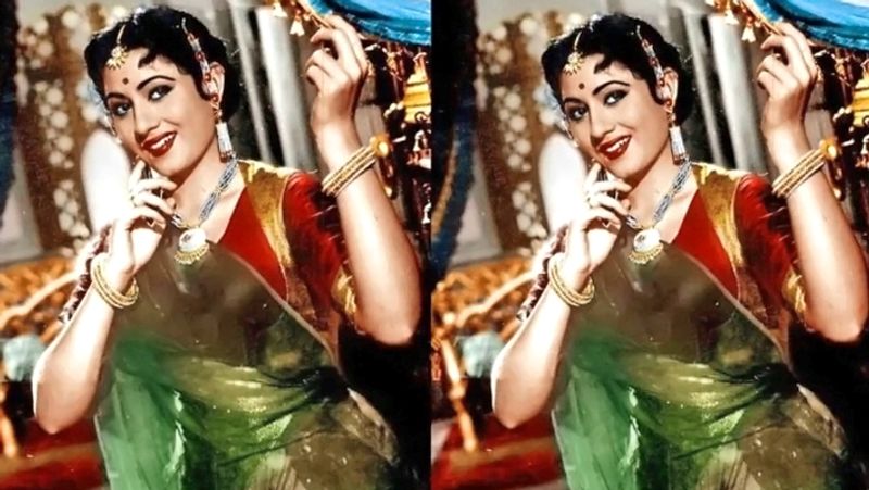 मधुबाला का वेंट्रिकुलर सेप्टल डिफेक्ट (जन्म से दिल में छेद) के चलते 23 फरवरी 1969 को निधन हो गया था। डॉक्टरों के मुताबिक इस बीमारी में उन्हें बहुत ज्यादा आराम की जरूरत थी लेकिन घर की मजबूरियों के चलते मधुबाला को काम करना पड़ा। 