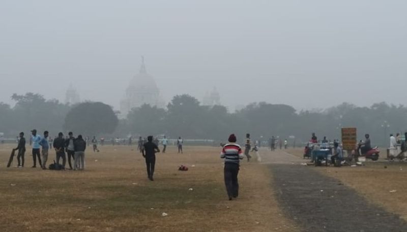 আগামী ২৪ ঘণ্টায় সকালের দিকে হালকা কুয়াশা হতে পারে কলকাতা উত্তর ও দক্ষিণ ২৪ পরগনা, পূর্ব মেদিনীপুর এবং নদিয়া ও মুর্শিদাবাদ।