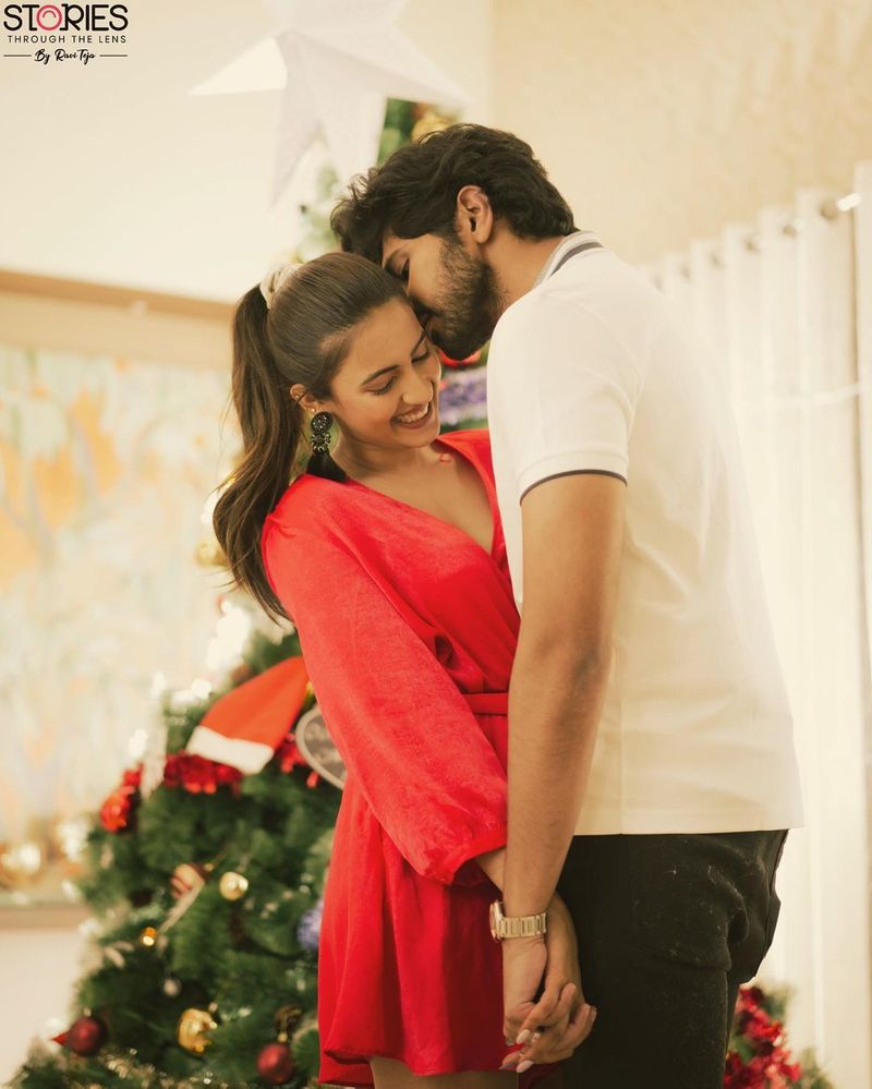 తమ ప్రేమ, పెళ్లి విషయం చెప్పినప్పుడు చిరంజీవి, పవన్ స్పందిస్తూ, `నిజాయితీగా మీరు ఒకరినొకరు ఇష్టపడి ఉంటే పెళ్లి చేసుకోండి` అని అన్నారట.