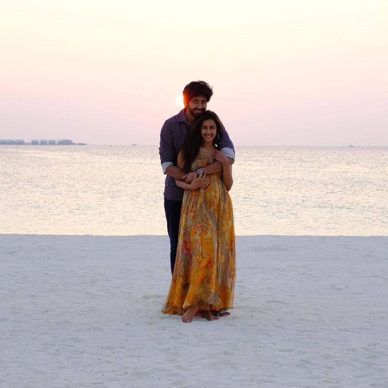 నేడు(ఫిబ్రవరి 14) ప్రేమికుల రోజు. ఈ సందర్భంగా ఓ మీడియాతో అనేక ఆసక్తికర విషయాలను, సీక్రెట్స్ ని బయటపెట్టారు న్యూ కపుల్ నిహారిక, చైతన్య.