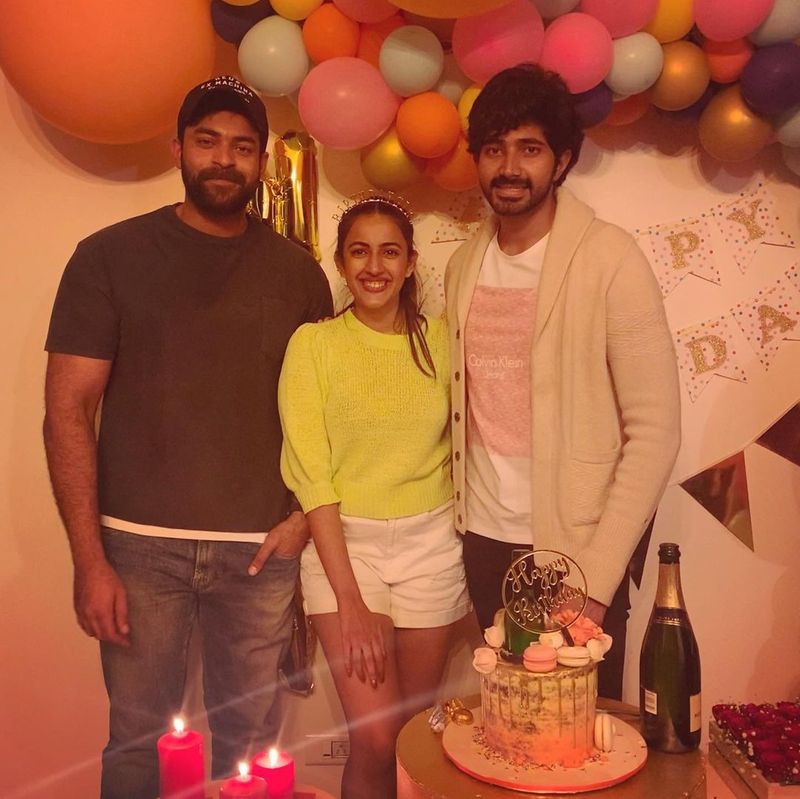తమ కుటుంబాలు పూర్తి భిన్నమైన నేపథ్యాలకు చెందినవైనా, అన్యోన్యంగా ఉండాలని కోరుకుంటున్నట్టు చెప్పారు.