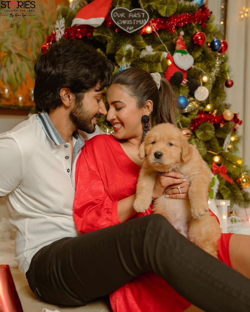 చైతన్య కామ్గా ఉంటాడని, ఎక్కువ మాట్లాడడు, క్లోజ్ ఫ్రెండ్స్ తోనే సరదాగా ఉంటాడని చెప్పింది నిహారిక, తామిద్దరం పూర్తి అపోజిట్ అని చైతన్య అన్నాడు.