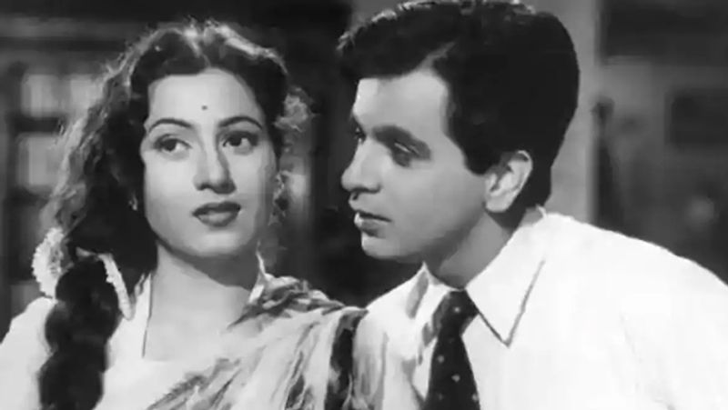आउटडोर शुटिंग पर न जाने के कारण बीआर चोपड़ा ने उनकी जगह वैजयंतीमाला को साइन कर लिया। मधुबाला की जगह वैजयंतीमाला को साइन किए जाने का यह मामला इतना बिगड़ा कि कोर्ट तक पहुंच गया। इस दौरान दिलीप कुमार ने फिल्म के डायरेक्टर का साथ दिया और मधुबाला के खिलाफ कोर्ट में गवाही दी। दिलीप कुमार की गवाही की वजह से न सिर्फ मधुबाला का दिल टूट बल्कि दोनों के रिश्तों में दरार आ गई।
