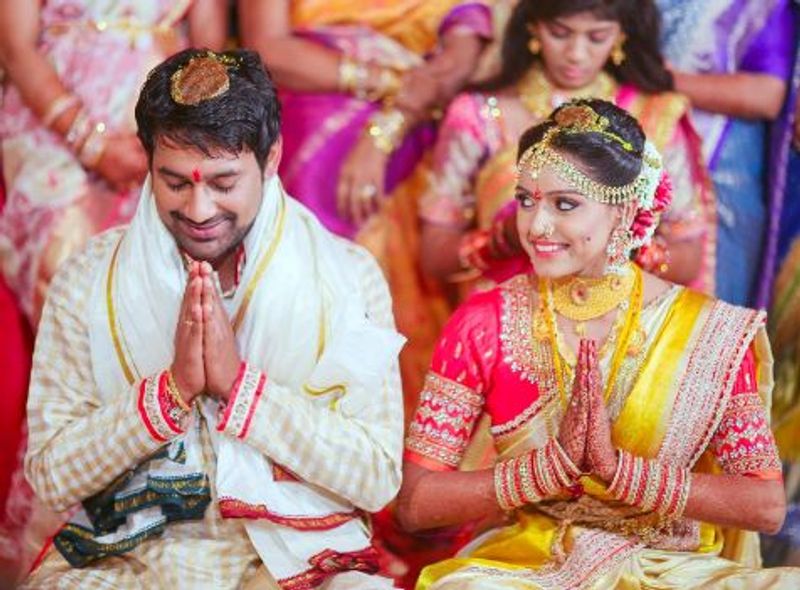 వరుణ్ సందేశ్ హీరోయిన్ వితికా షేర్ని ప్రేమించి పెళ్లి చేసుకున్నారు.