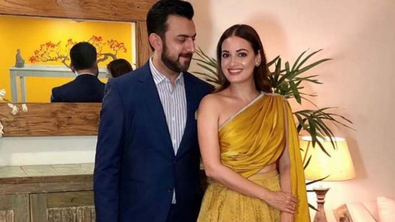 दीया और संघा पहली बार तब मिले थे, जब एक फिल्म की स्क्रिप्ट लेकर साहिल, दीया मिर्जा के घर गए थे। इस छोटी सी मुलाकात के बाद दोनों का मिलना-जुलना शुरू हुआ। लंबे समय तक डेटिंग के बाद दोनों ने अक्टूबर, 2014 में शादी कर ली थी।
