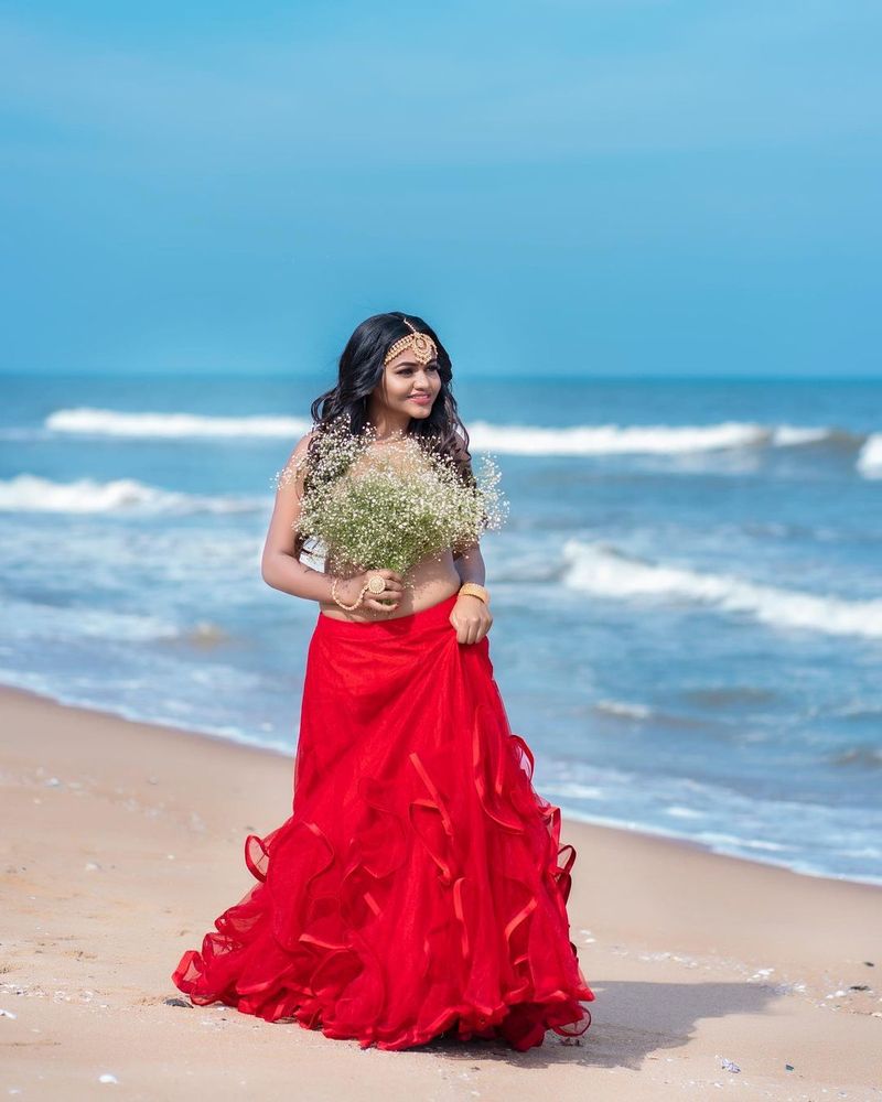 ஹீரோயின் வாய்ப்பிற்காக படுகவர்ச்சி போட்டோ ஷூட்களை நடத்தி வரும் ஷாலு ஷம்மு, காதலர் தின ஸ்பெஷலாக உச்சகட்ட கவர்ச்சியில் நடத்தியுள்ள போட்டோ ஷூட் சோசியல் மீடியாவில் வைரலாகி வருகிறது.
