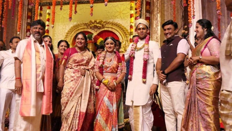 बता दें कि ऐश्वर्या और अमृत हेगड़े की सगाई नवंबर, 2020 को हुई थी। तभी शादी की तारीख तय कर दी गई थी।