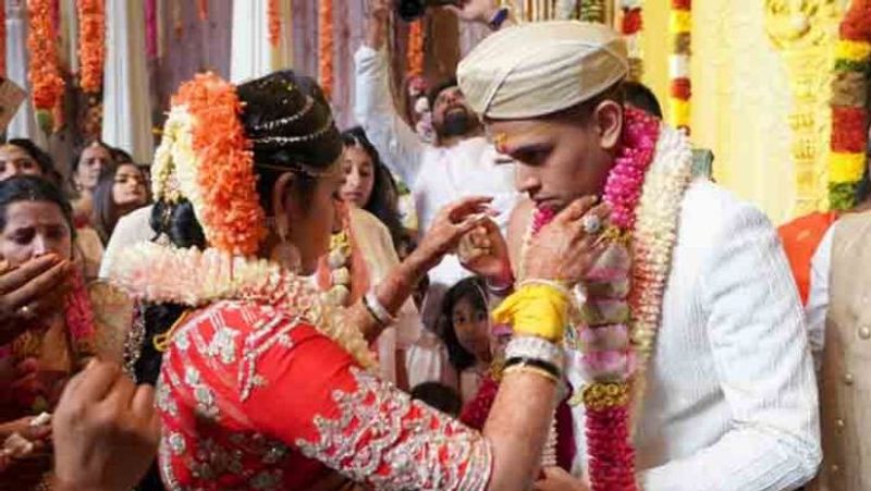 ऐश्वर्या और अमृत हेगड़े की शादी परंपरागत रीति-रिवाजों से हुई। इसमें कई पंडित मौजूद थे।