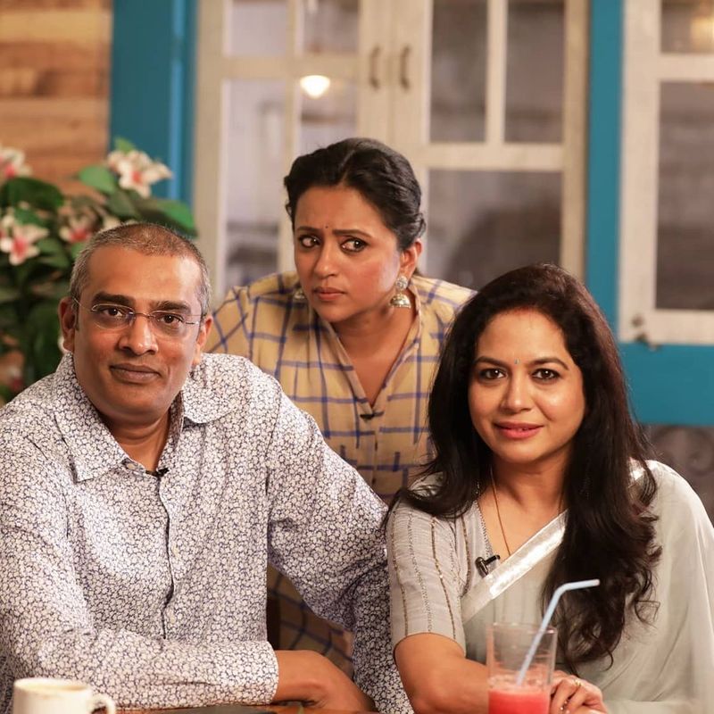 యువ జంటలు కూడా అసూయ పడేలా సునీత, రామ్ మాల్దీవ్స్ వెకేషన్ ఆస్వాదిస్తున్నారు. మొదటిభర్తతో విడాకుల తరువాత అనేక ఒడిదుడుకులు ఎదుర్కొన్న సునీత జీవితం ఈ పెళ్లితో గాడిన పడింది.