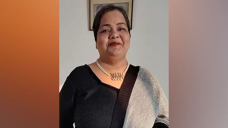 दिव्या बताती हैं कि काकुल की मौत के बाद उन्हें लगा कि वे अकेली पड़ जाएंगी। पता नहीं स्टार्टअप चला पाएंगी कि नहीं। लेकिन कहते हैं कि जहां चाह- वहां राह। उन्हें पूजा अरोड़ा, सुरभि सिन्हा, आस्था और क्रिस्टीना ग्रोवर जैसी फ्रेंड्स मिलीं। ये सभी उनके स्टार्टअप से जुड़ गईं। आज सब मिलकर स्टार्टअप को और आगे तक ले जाने में लगे हैं।
( फोटो- काकुल रिजवी)