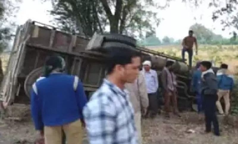 हादसे में मारे गए और घायल सभी मजदूर जलगांव जिले के अहोदा, करहला और रावेर गांव के रहने वाले थे। वह रोज शहर में मजदूरी करने के लिए जाया करते थे। किसी ना किसी ट्रक से लिपट लेकर उनमें बैठ जाया करते थे। लेकिन रविवार रात को पपीते के ट्रक बैठना उनको इतना भारी पड़ गया कि वह मौत के मुंह में समां गए।