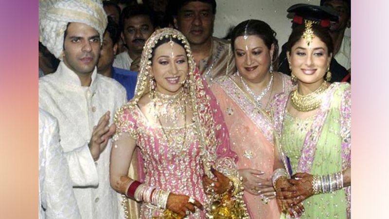 करिश्मा कपूर ने बिजनेसमैन संजय कपूर से 29 सितंबर, 2003 को शादी की थी। करिश्मा ने शादी में पिंक कलर का लहंगा कैरी किया था। इस लहंगे पर सिल्वर वर्क था। उन्होंने सिल्वर कलर की ही ज्वैलरी भी पहनी थी। हालांकि, शादी के 11 साल बाद दोनों का तलाक हो गया था। 