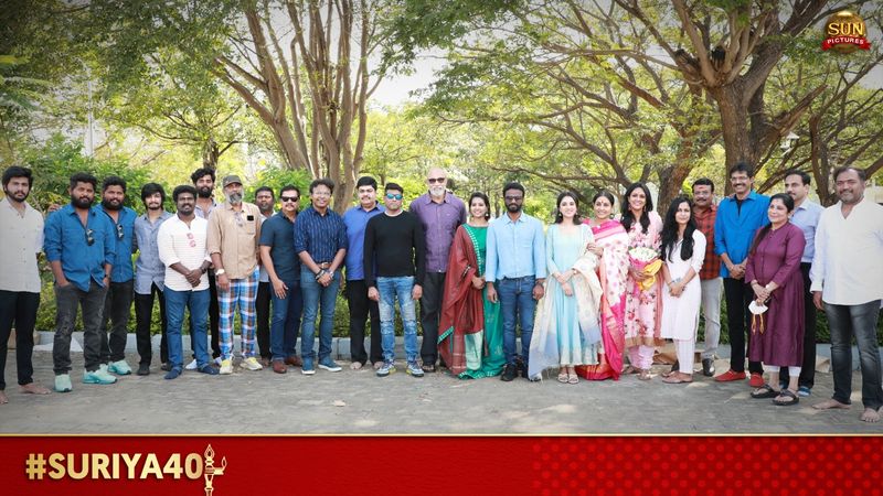 
இந்நிலையில் பாண்டியராஜ் - சூர்யா கூட்டணியில் உருவாக உள்ள சூர்யா 40 படத்திற்கான ஷூட்டிங் இன்று பூஜையுடன் ஆரம்பமானது. சன் பிக்ச்சர்ஸ் நிறுவனம் தயாரிக்கும் இந்த படத்திற்கு இசையமைப்பாளர் டி.இமான் இசையமைக்கிறார்.