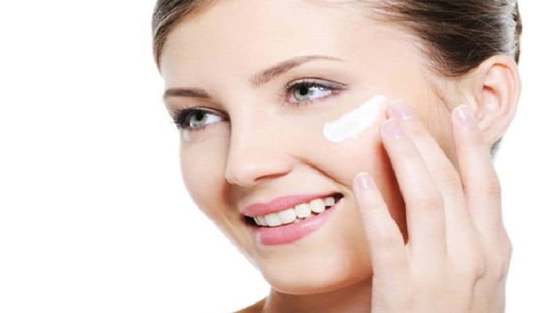 Exfoliates Skin: Accumulation of dead skin cells results in dull, rough and ageing skin. Use rock salt to exfoliate your skin and get rid of dead skin.