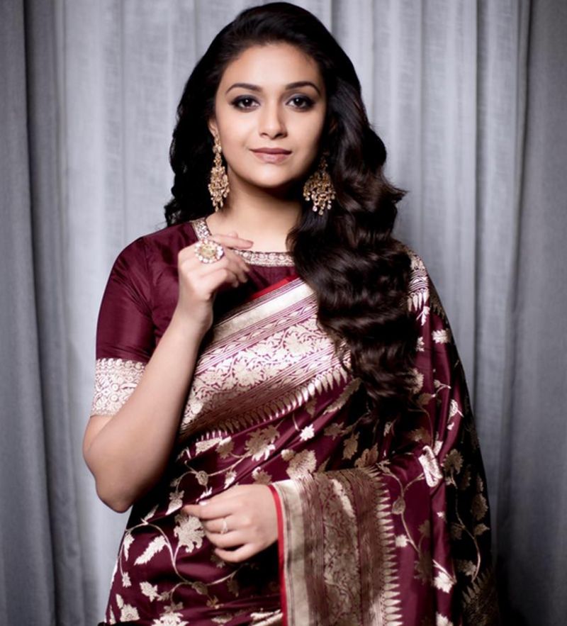 <h2> </h2>
<p>மகாநடி படத்தில் சாவித்ரியாகவே வாழ்ந்த கீர்த்தி சுரேஷுக்கு தேசிய விருது கிடைத்தது. இதையடுத்து ராக்கெட் வேகத்தில் மார்க்கெட்டும் எகிறியது. </p>