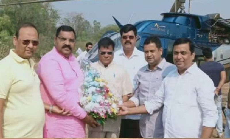 ఈ నిర్ణయాన్ని వెంటనే ఆయన అమలు చేశాడు. పాల విక్రయం కోసం జనార్ధన్ దేశంలోని పలు ప్రాంతాల్లో పర్యటించాలని భావించాడు. తన పర్యటన కోసం ఆయన ఏకంగా హెలికాప్టర్ ను కొనుగోలు చేశాడు.