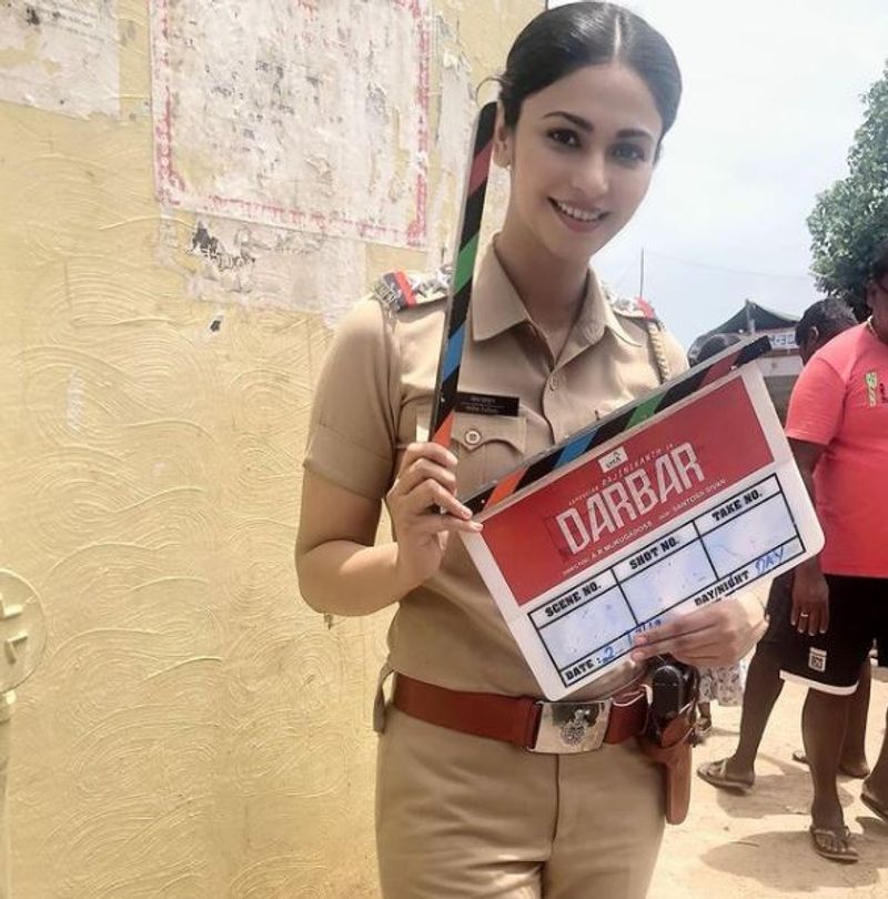 சுமார் 40 நாட்கள் ரஜினியுடன் இவர் நடித்திருந்தார்.