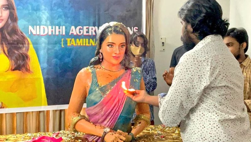 వాలెంటైన్స్ డే సందర్భంగా నిధికి ఇలా తమ ప్రేమని వ్యక్తం చేశారు.