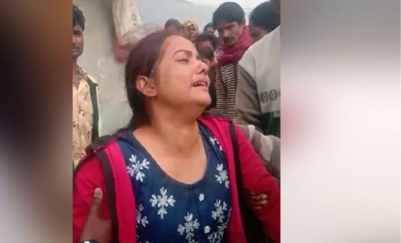 मुख्यमंत्री शिवराज सिंह ने हादसे की खबर मिलते ही ट्वीट कर कहा-सीधी में सतना जा रही बस के नहर में गिरने से हुए हादसे में कई अनमोल जिंदगियों के काल कवलित होने के समाचार से बहुत दु:ख हुआ। ईश्वर से दिवंगत आत्माओं को अपने श्री चरणों में स्थान देने और लापता लोगों के सुरक्षित होने की प्रार्थना करता हूं।