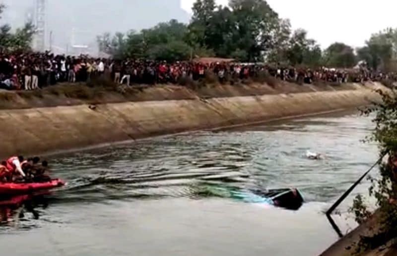 सीधी हादसे के बाद सीएम शिवराज ने अपने कल के भी सारे कार्यक्रम स्थगित कर दिए हैं। वो कल बुधवार 17 फरवरी को दमोह जाने वाले थे, लेकिन अब दमोह दौरा स्थगित कर दिया गया है।