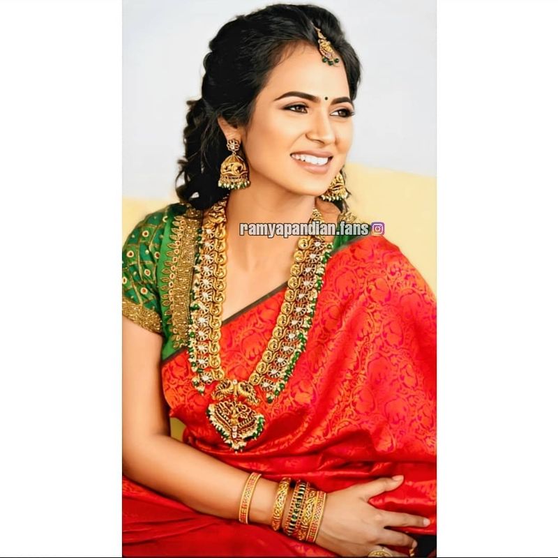 ரசிகர்களும் ஆஹா... ஓஹோ... என ரம்யாவை புகழ்ந்து லைக்குகளை குவித்து வருகிறார்கள்.