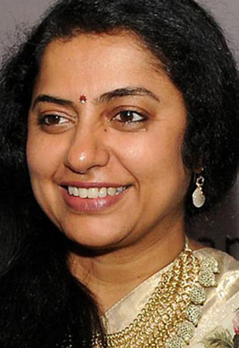 സുഹാസിനിയുടെ പുതിയ ഫോട്ടോകളാണ് ഇപോള് ചര്ച്ചയാകുന്നത്.