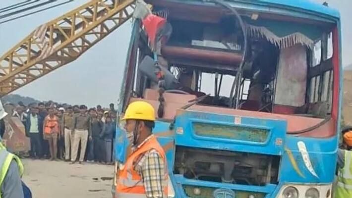 6 Dead After Bus Carrying 21 Passengers Falls Into River In Meghalaya 6 Dead After Bus Carrying 21 Passengers Falls Into River In Meghalaya