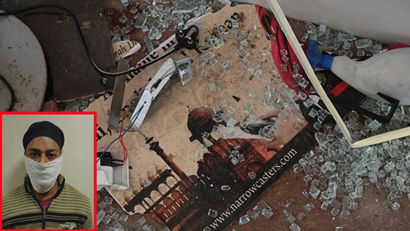घर से बरामद हुईं दो तलवारें
लाल किला हिंसा मामले में मोस्ट वांटेड मनिंदर सिंह को मंगलवार को पीतमपुरा में बस स्टॉप के पास से गिरफ्तार किया गया। गिरफ्तारी के बाद दिल्ली पुलिस ने स्वरूप नगर में मनिंदर सिंह के घर से दो तलवारें भी बरामद कीं।
