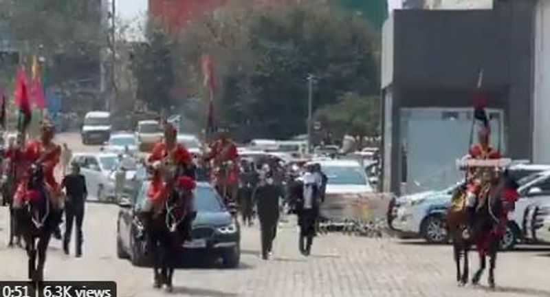ఎన్టీఆర్కి గ్రాండ్గా స్వాగతం పలికారు పోలీసులు.