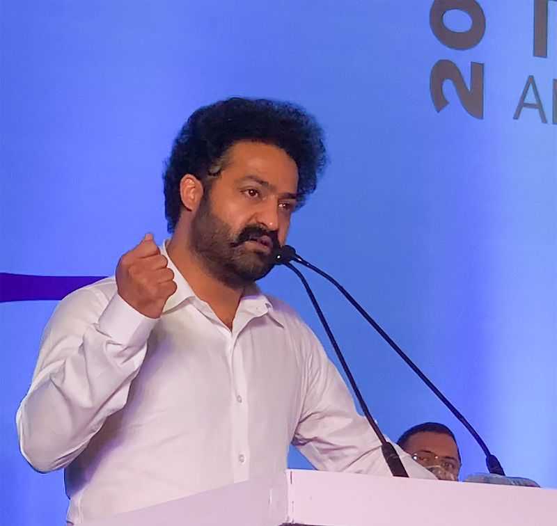 తమ కుటుంబంలో జరిగిన ఘటనలను గుర్తు చేశారు.