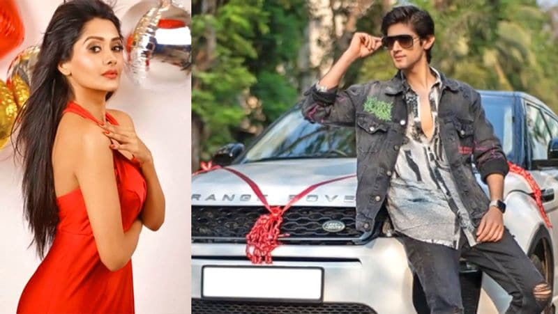 सोशल मीडिया पर कांची ने रेड ड्रेस में सिर्फ अपनी फोटो शेयर करते हुए लिखा- हैप्पी वैलेंटाइन डे। इस वैलेंटाइन पर मैंने खुद से प्यार करने का फैसला किया है। बता दें कि इससे पहले दोनों ने अपना न्यू ईयर हिना खान और उनके ब्वॉयफ्रेंड रॉकी जायसवाल के साथ मनाया था। 