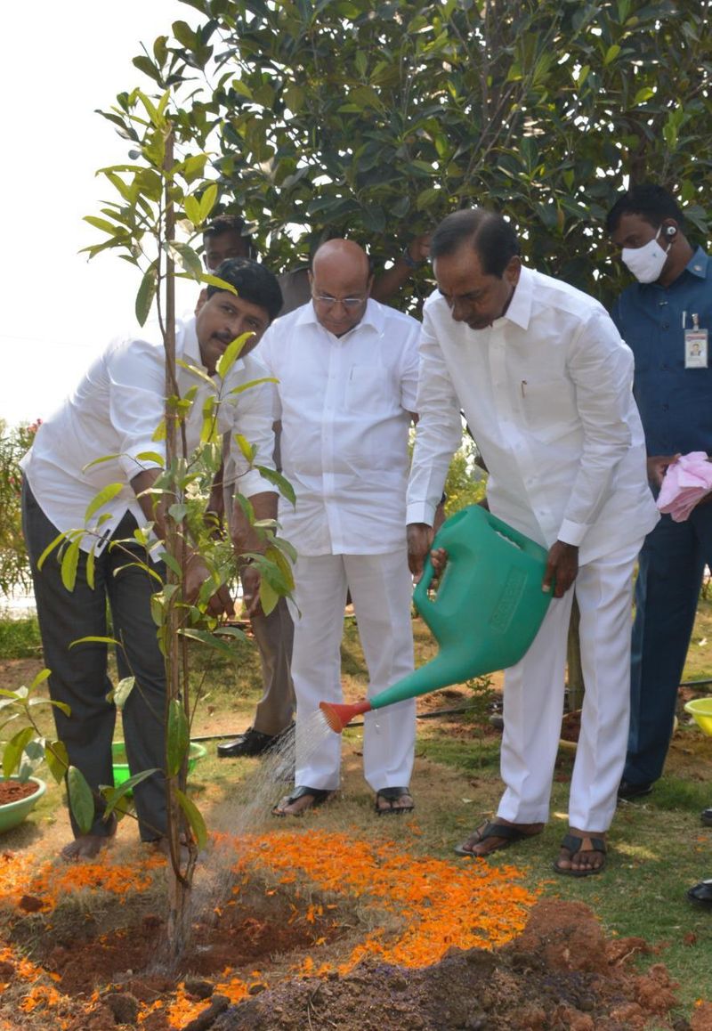 ఎంపీ సంతోష్ ను అభినందిస్తున్నా,, అద్భుతమైన కార్యక్రమం చేపట్టాడు.. కేసీఆర్