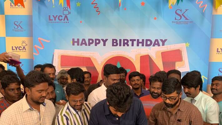 sivakarthikeyan birthday celebration with don movie team sivakarthikeyan birthday celebration with don movie team