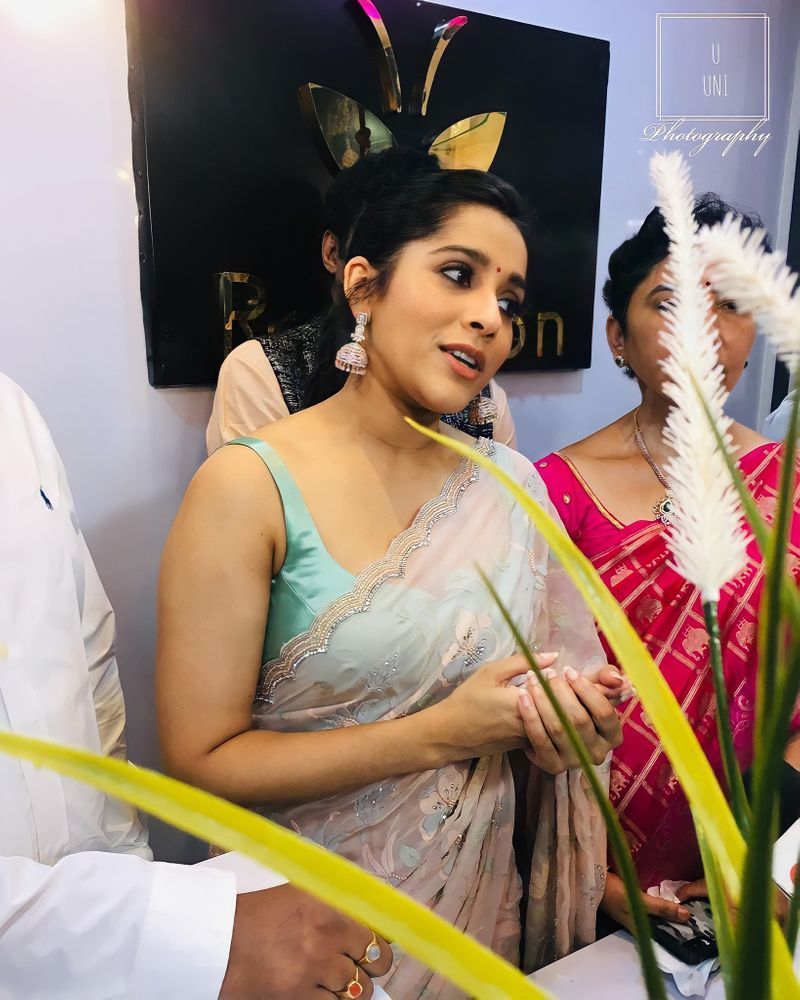 రష్మీ గౌతమ్ గ్లామర్ ఫోటోలు.