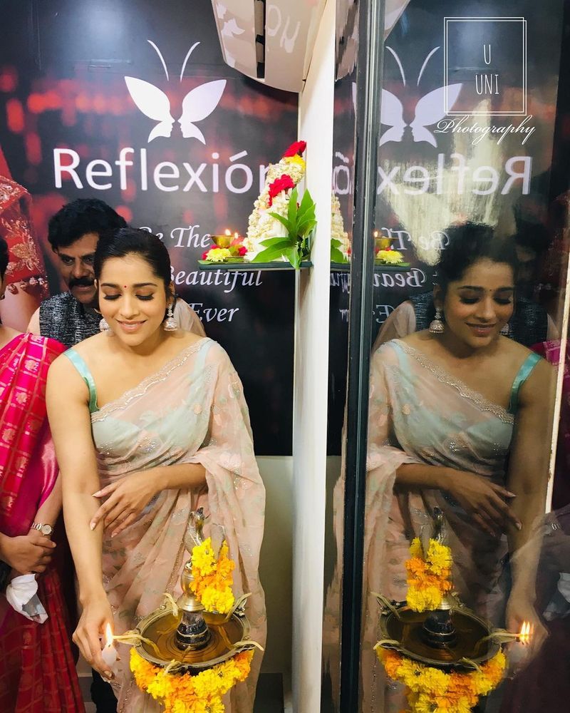 రష్మీ గౌతమ్ గ్లామర్ ఫోటోలు.