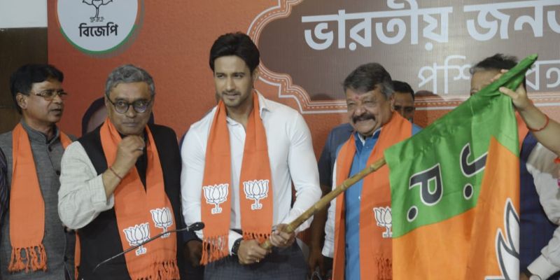 <p>বিজেপিতে যোগ দিতে না দিতেই সুরবদল হয়েছে অভিনেতা যশের। বিজেপিতে আসার কয়েকদিনেক মধ্যেই নিজের ইনস্টা পোস্টে আবারও তিনি বুঝিয়ে দিলেন তিনি কথা নয়, কাজের মাধ্যমেই নিজেকে প্রমাণ করবেন।</p>