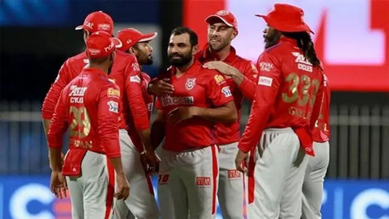 పంజాబ్ కింగ్స్ జట్టు:కెఎల్ రాహుల్, మయాంక్ అగర్వాల్, క్రిస్గేల్, నికోలస్ పూరన్, దీపక్ హుడా, షారుక్ ఖాన్, జే రిచర్డ్సన్, మురుగన్ అశ్విన్, మహ్మద్ షమీ, రిలే మెడెరిత్, అర్ష్దీప్ సింగ్