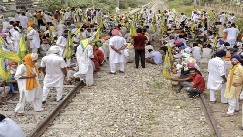 पंजाब और हरियाणा में किसान आंदोलन का सबसे अधिक असर दिखाई दे रहा है।