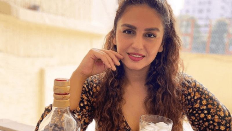 हुमा कुरैशी भी चुका रहीं किराया :
बॉलीवुड की ग्लैमरस एक्ट्रेसेस में से एक हुमा कुरैशी ने गैंग्स ऑफ वासेपुर-1 और डेढ़ इश्किया-2 में अपनी एक्टिंग से लोगों के दिलों में जगह बनाई। फिलहाल हुमा कुरैशी मुंबई के अंधेरी इलाके में अपने भाई साकिब सलीम के साथ 5 BHK फ्लैट में किराए पर रह रही हैं। 