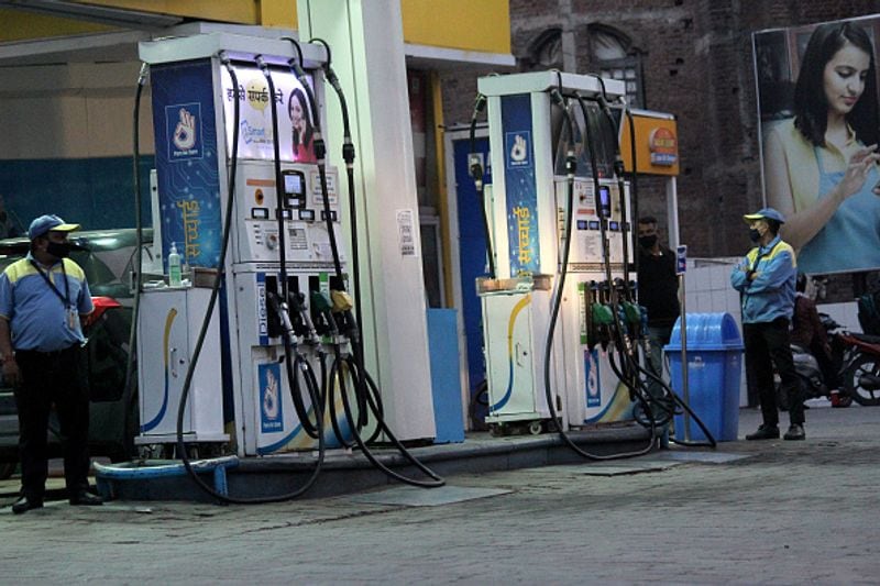 IOCL Petrol-Diesel Price, 8 Nov 2021, Petrol price here in the country is Rs 87.10 per liter ,today rate VAT rps