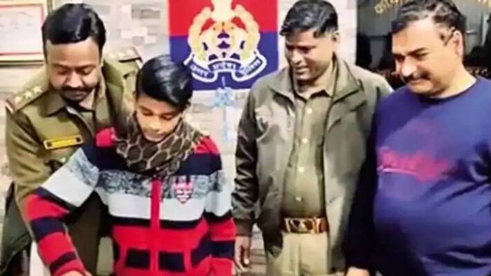 police station adopted a boy in Meerut police station adopted a boy in Meerut