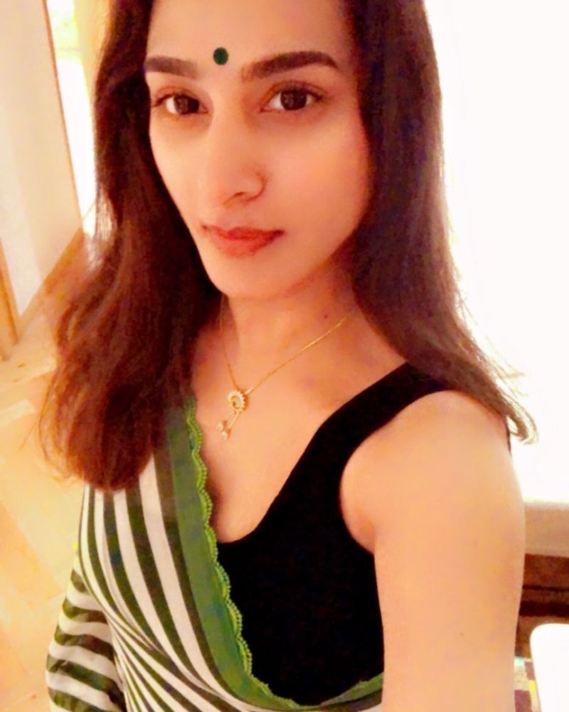 తన టీనేజ్ డాటర్ తో సురేఖ చేసే వీడియోలు, ఫోటోలు చాల ఫేమస్. సురేఖా ఫోటోలపై కొందరు నెగెటివ్ కామెంట్స్ చేసినా పట్టించుకోని ఆమె, నచ్చినట్లు ఉంటున్నారు.
