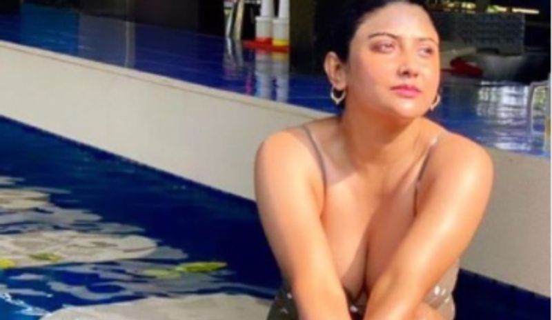actress Parno mitra flaunts her cleavage in white bikini photos gone viral on social Media BRd