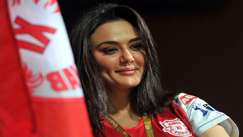 <p>এবার আইপিএলের আগে তাই দলের পেস বোলিং অ্যাটাককে আরও উন্নতি ঘটাতে ও শক্তিশালী করতে দেল প্রাক্তন অসি পেসারকে দলে নিল পঞ্জাব কিংস।<br />
</p>
