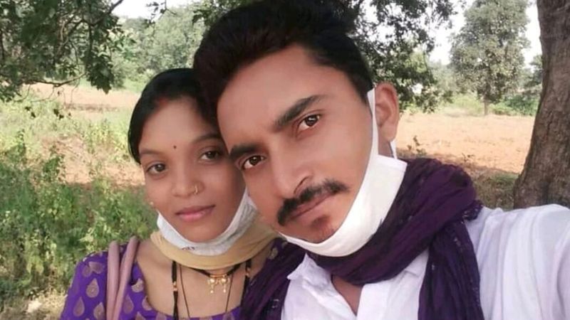 सीधी जिले के शमी तहसील के गैवटा पंचायत में देवरी निवासी अजय पनिका (25), सीधी में रूम लेकर अपनी पत्नी तपस्या (23) के साथ रहता था। दोनों तैयारी करते थे। बताते हैं कि अजय अपनी पत्नी को एएनएम का पेपर दिलाने सीधी से उसी बस में बैठकर सतना जा रहा था, जो नहर में डूब गिर गई थी।
