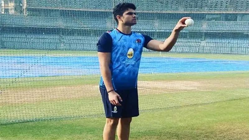 बता दें कि क्रिकेट के भगवान कहे जाने वाले मशहूर क्रिकेटर सचिन तेंदुलकर के बेटे अर्जुन का जन्म 24 सितंबर 1999 को मुंबई के मशहूर हॉस्पिटल ब्रीच कैंडी में हुआ था। 8 साल की उम्र से ही उन्हें क्रिकेट खेलना शुरू कर दिया था।