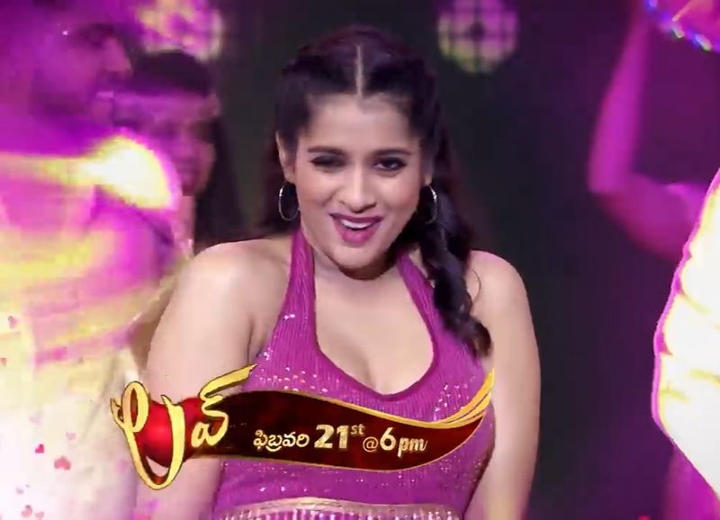 ఇక రష్మీ లేటెస్ట్ మూవీ బొమ్మ బ్లాక్ బస్టర్ విడుదలకు సిద్ధంగా ఉంది. నందు హీరోగా నటించిన ఈ మూవీలో రష్మీ పల్లెటూరి అమ్మాయి పాత్ర చేశారు.