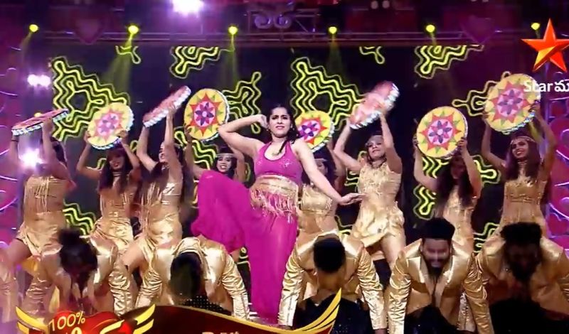 ప్రత్యేక కార్యక్రమాలతో పాటు, మరికొన్ని బుల్లితెర షోలకు రష్మీ యాంకర్ గా ఉన్నారు.